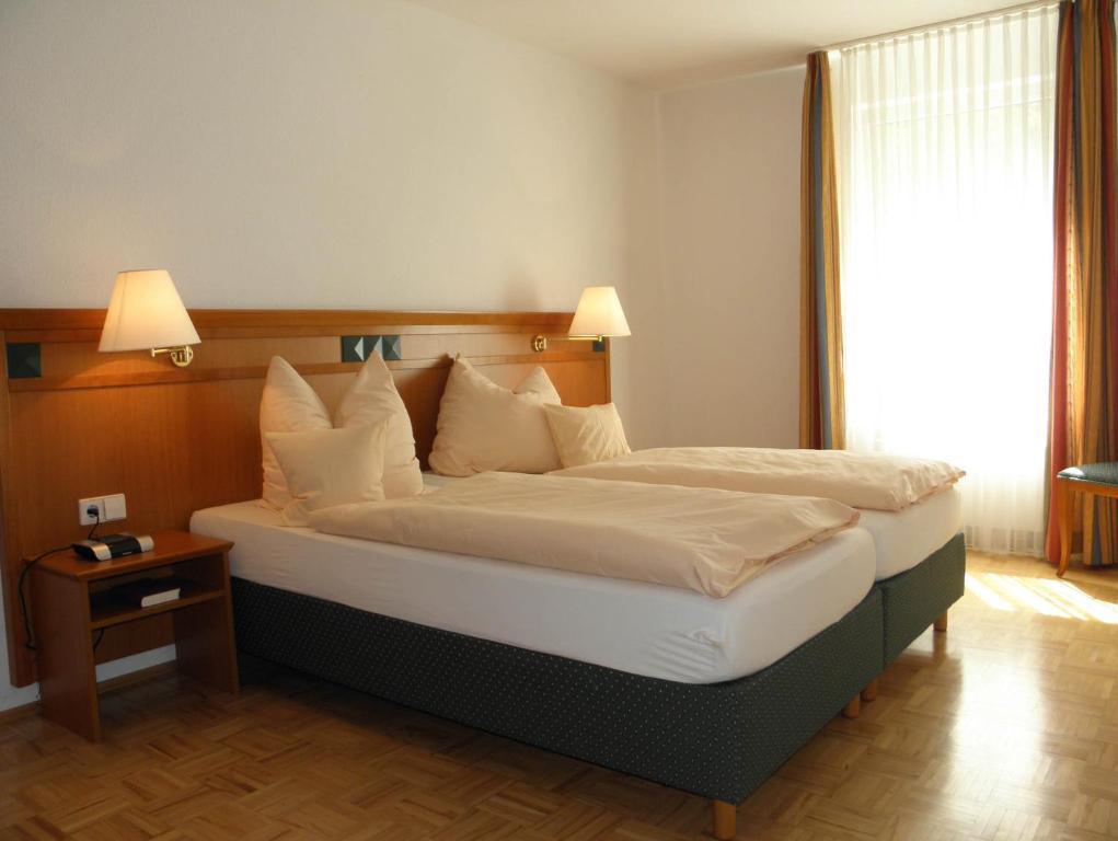 Hotel & Residenz Am Kurpark Schlangenbad Szoba fotó