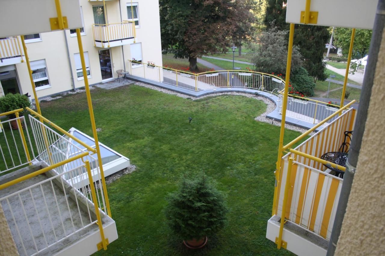 Hotel & Residenz Am Kurpark Schlangenbad Kültér fotó