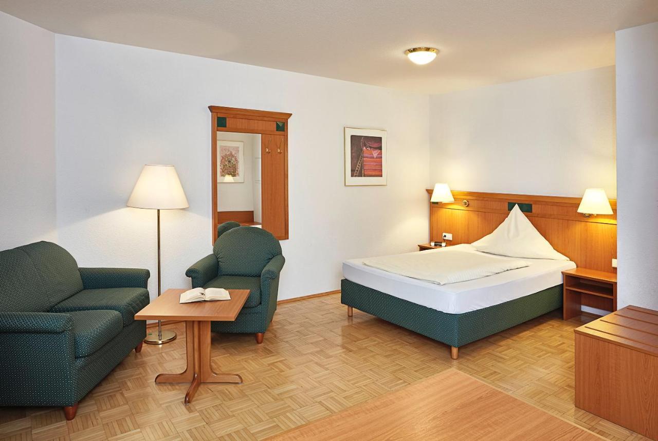 Hotel & Residenz Am Kurpark Schlangenbad Kültér fotó